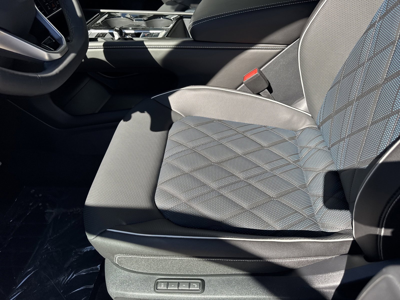 New 2026 Volkswagen Atlas Cross Sport SEL Premium R-Line image 15