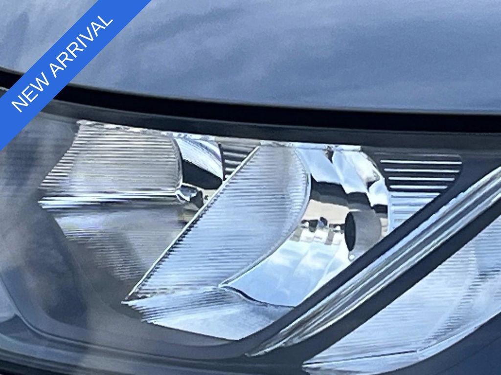 Used 2018 Land Rover Discovery SE image 9