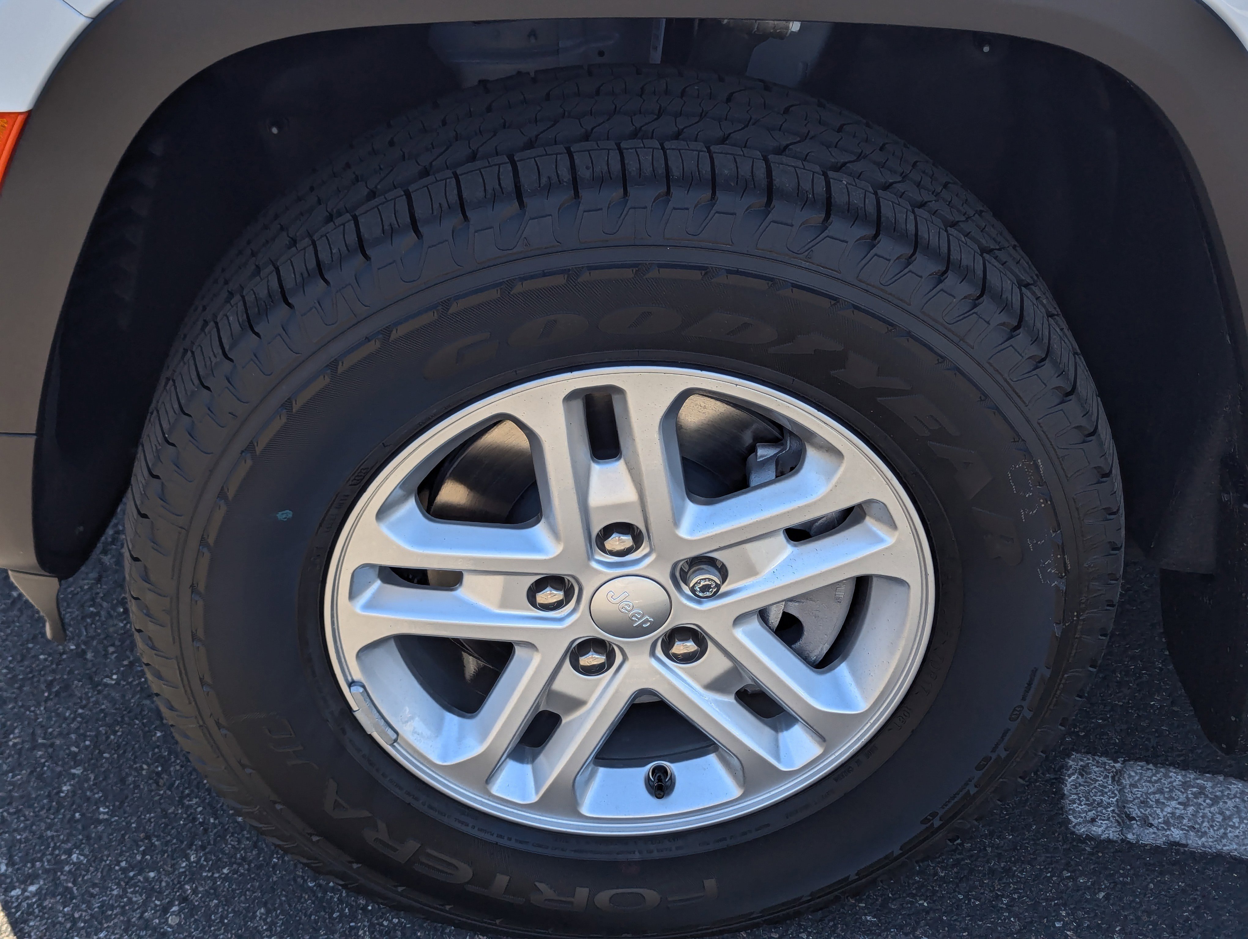 New 2025 Jeep Grand Cherokee Laredo image 7