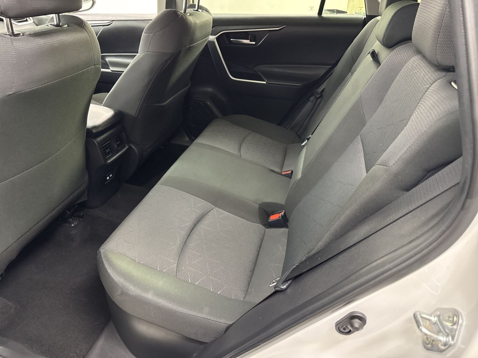 Used 2025 Toyota RAV4 XLE AWD/4WD image 36