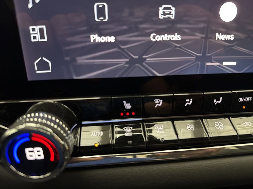 New 2025 GMC Canyon Elevation w/ Convenience Package image 38