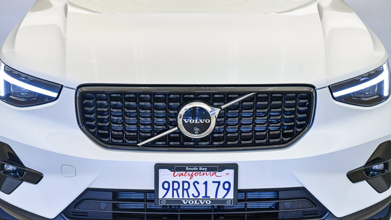 Certified 2025 Volvo XC40 B5 Plus w/ Climate Package image 7