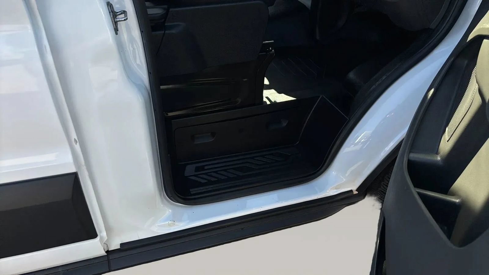 Used 2020 Ford Transit 250 Medium Roof RWD image 22