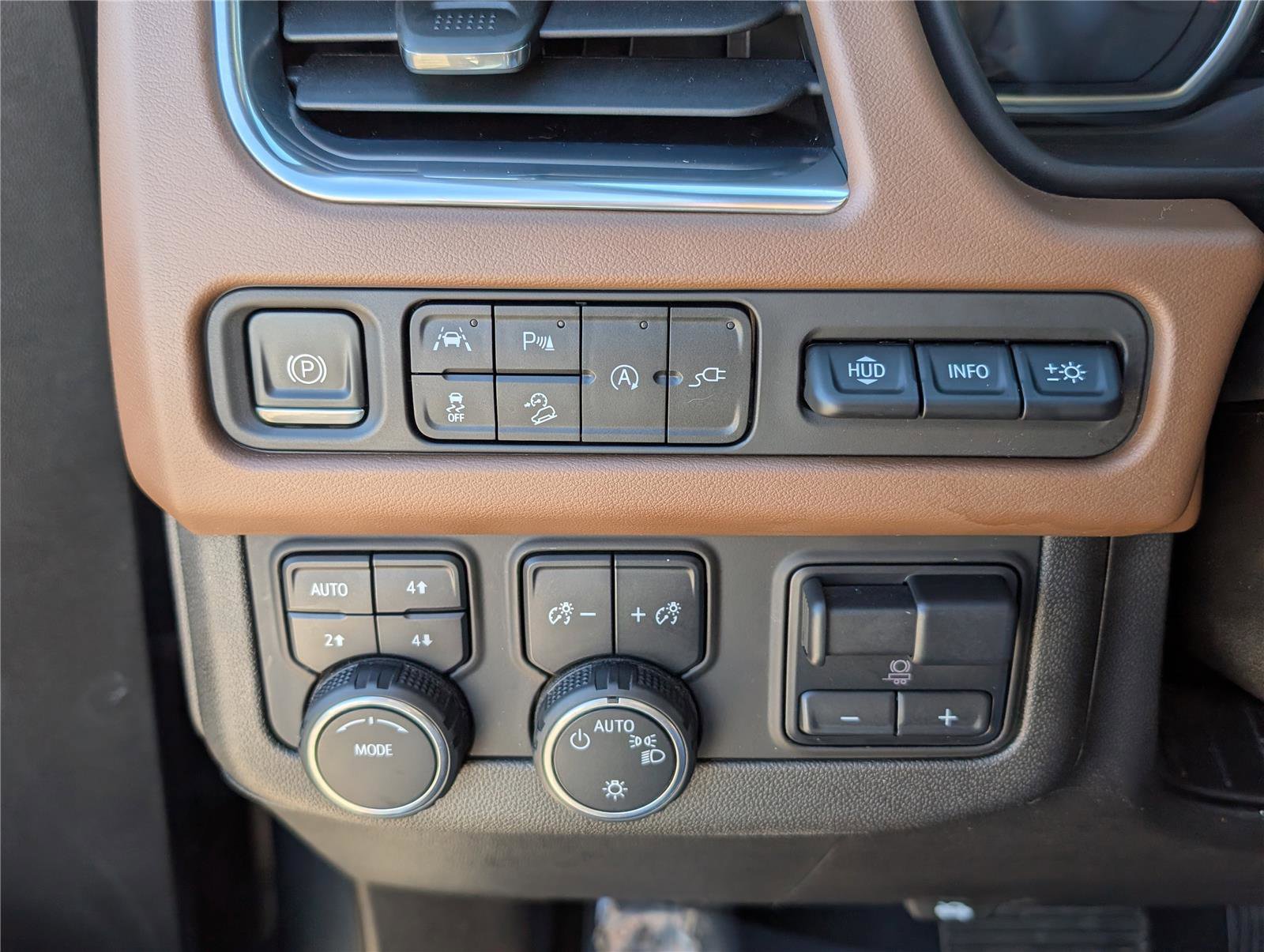 Used 2021 Chevrolet Suburban High Country w/ Premium Package image 25