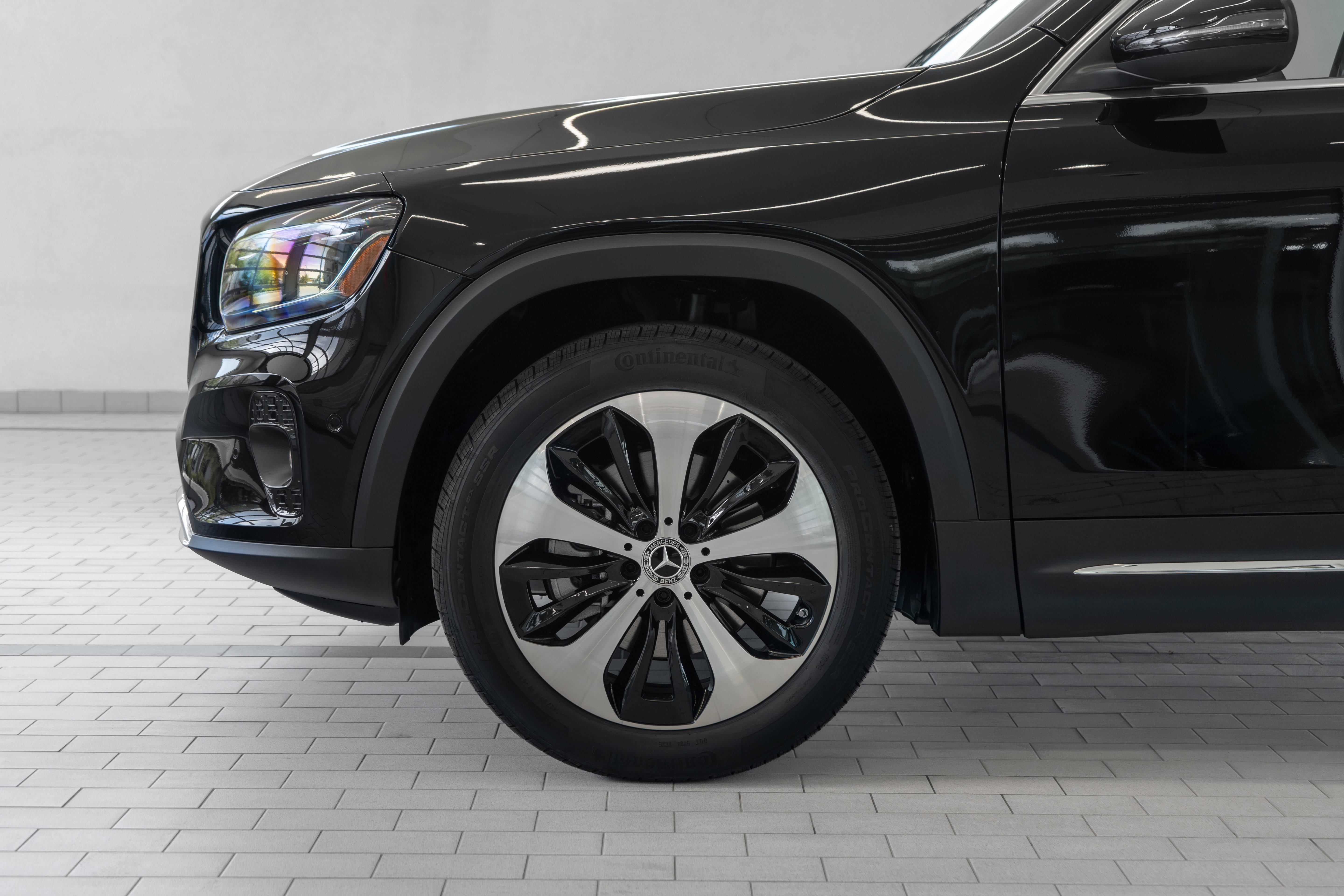 Used 2024 Mercedes-Benz GLB 250 w/ Exclusive Package image 4