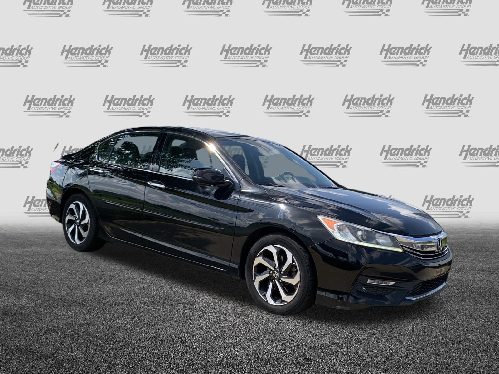 Used 2017 Honda Accord EX-L image 2