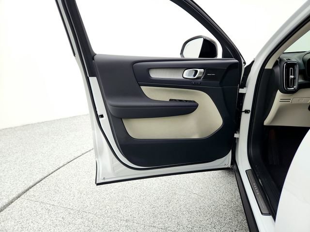 Certified 2024 Volvo XC40 B5 Plus w/ Protection Package Premier image 25
