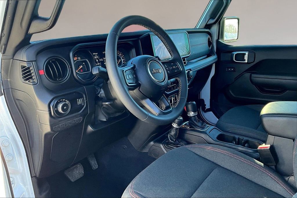 Used 2025 Jeep Wrangler Unlimited Rubicon AWD/4WD image 16