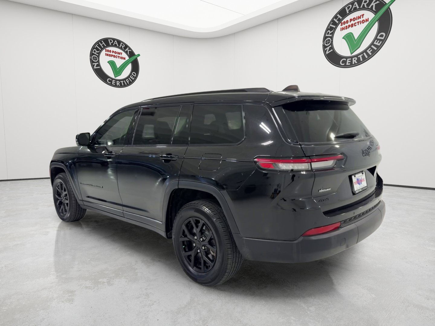 Used 2024 Jeep Grand Cherokee L Laredo AWD/4WD image 3