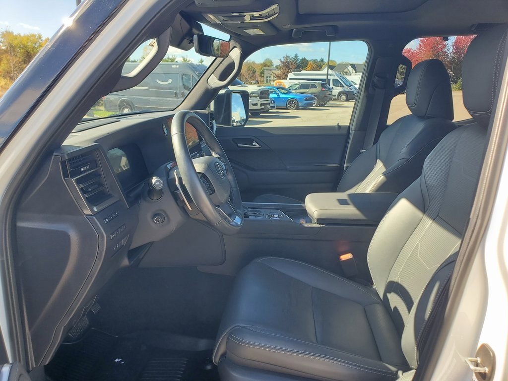 Used 2024 Lexus GX 550 image 5