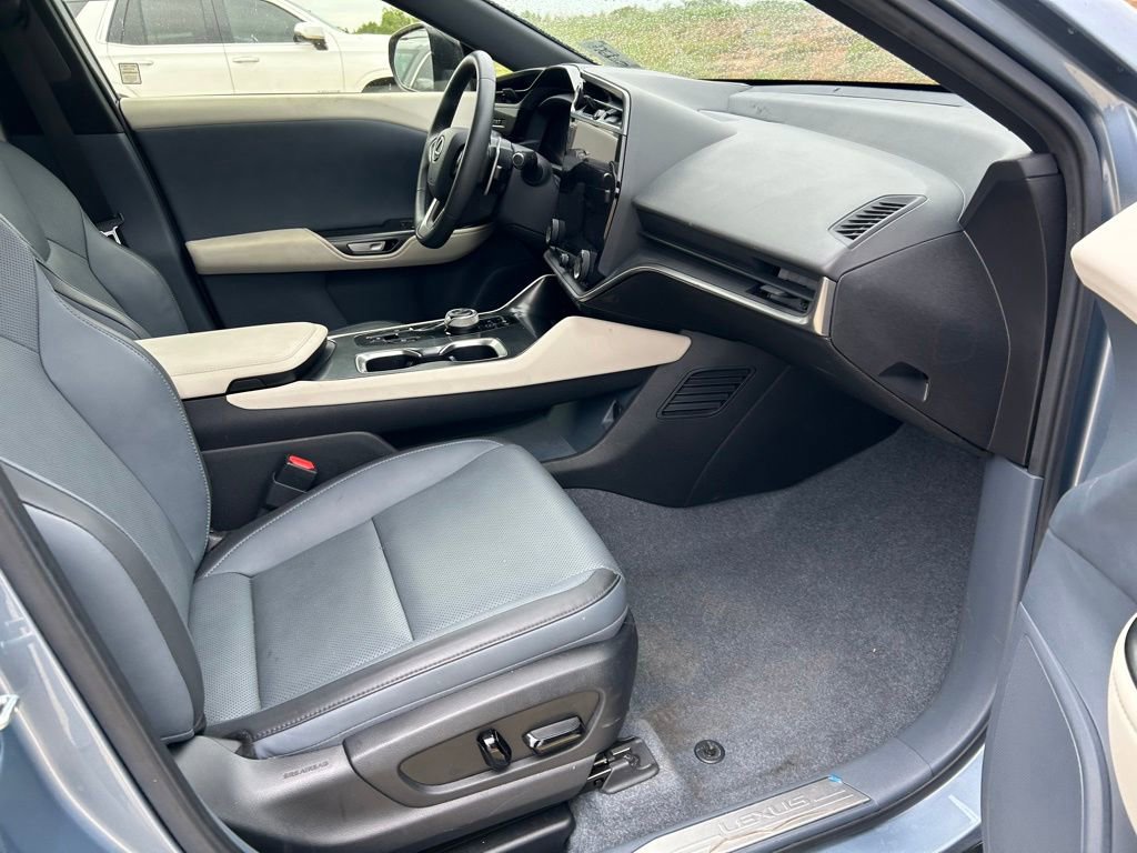 Used 2023 Lexus RZ 450e Premium w/ Technology Package AWD/4WD image 3