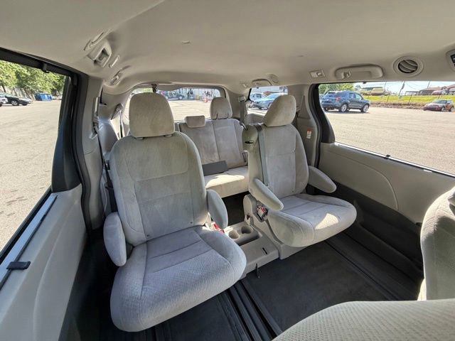 Used 2015 Toyota Sienna LE FWD image 29