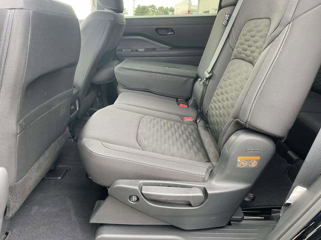 Used 2025 Nissan Pathfinder SV image 9