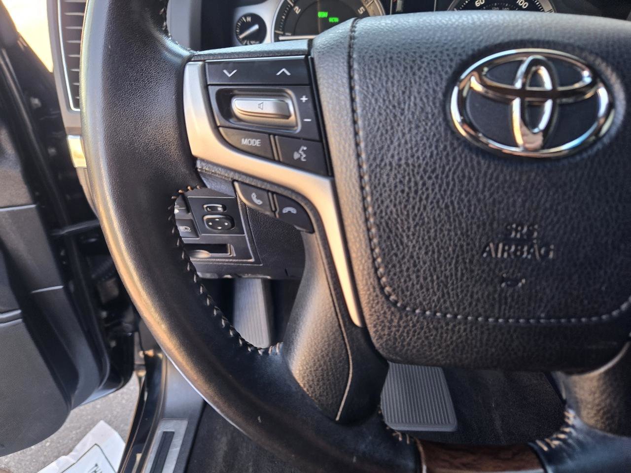 Used 2020 Toyota Land Cruiser Heritage Edition image 40