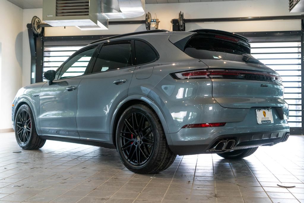 New 2026 Porsche Cayenne Turbo AWD/4WD image 3