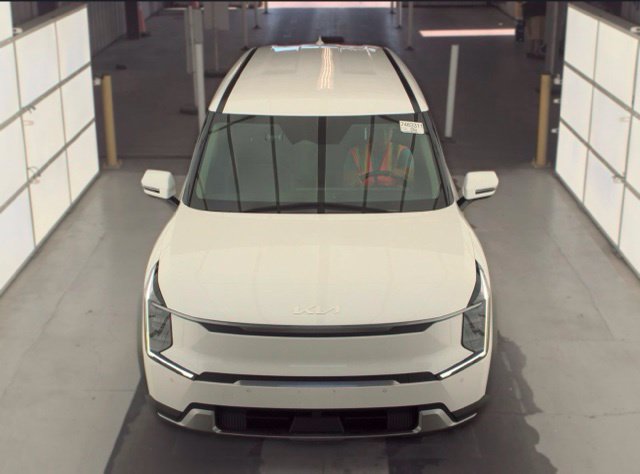 Certified 2024 Kia EV9 Light Long Range RWD image 2