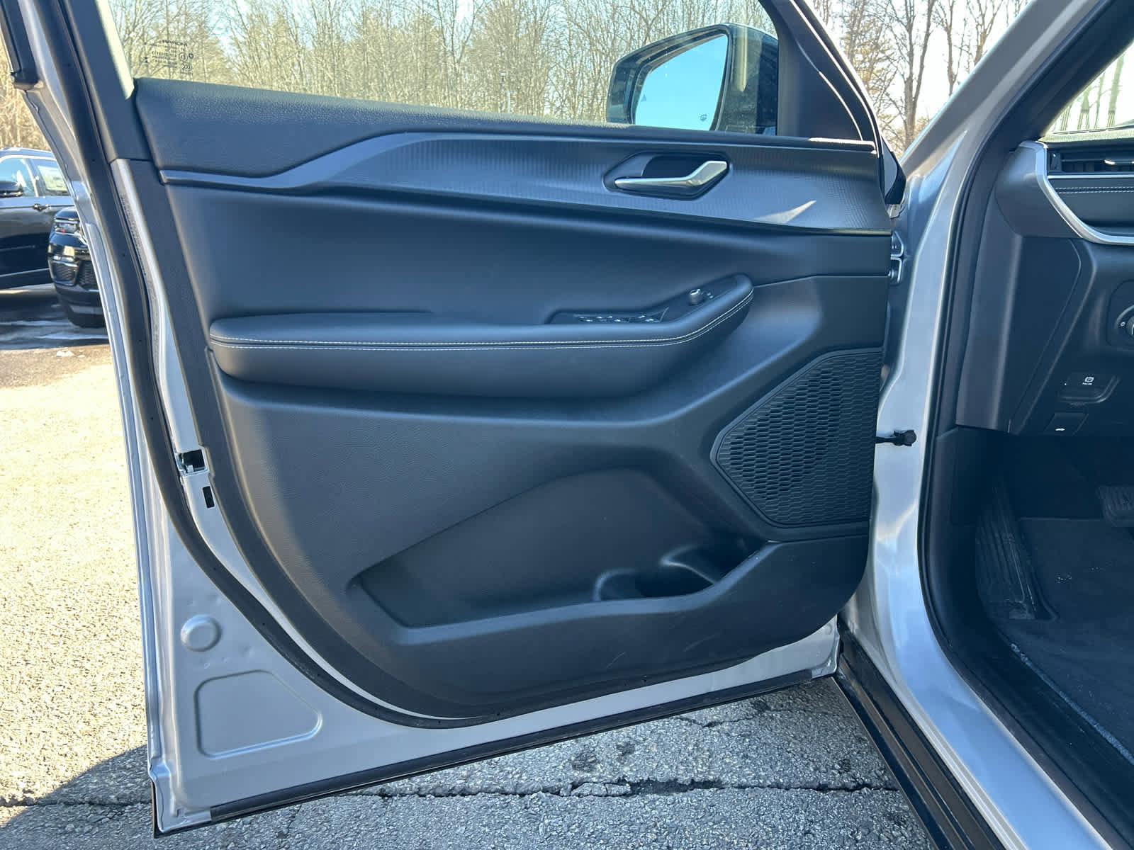 Used 2025 Jeep Grand Cherokee Altitude image 20