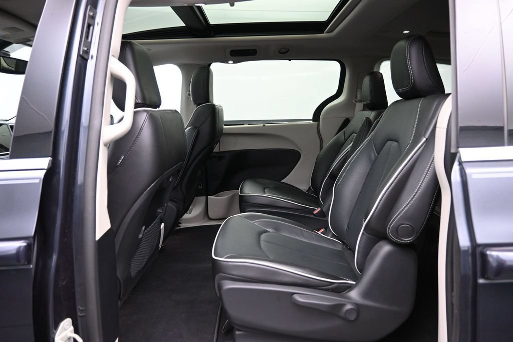 Used 2021 Chrysler Pacifica Limited w/ Premium & Safety Sphere Group FWD image 26