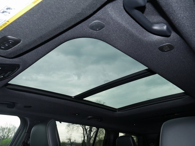 New 2025 Jeep Grand Cherokee L Limited w/ Luxury Tech Group II image 3