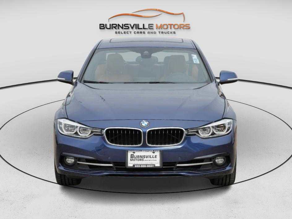 Used 2018 BMW 330i xDrive Sedan w/ Premium Package image 2