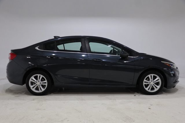 Used 2017 Chevrolet Cruze LT w/ Convenience Package FWD image 8