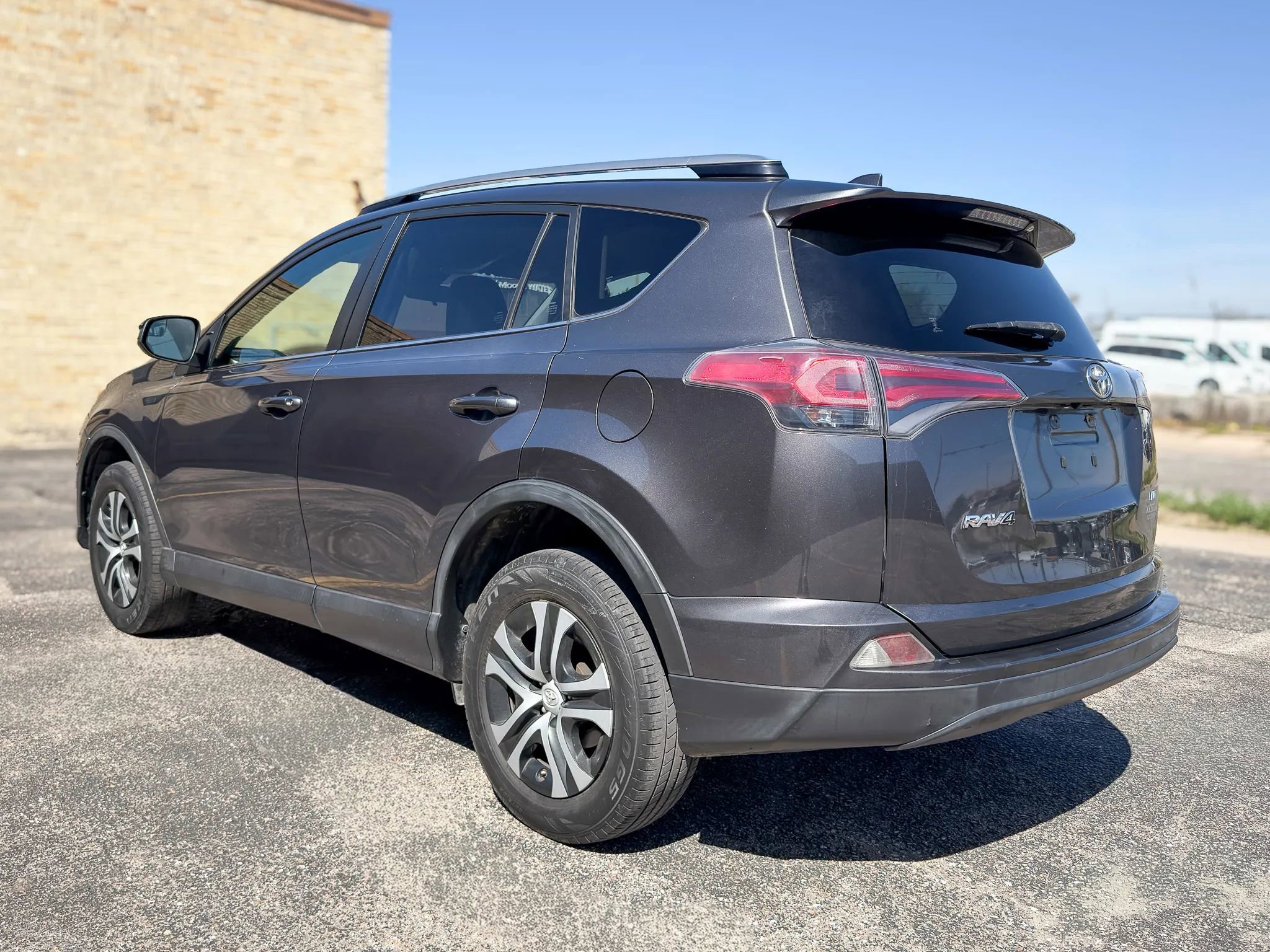 Used 2018 Toyota RAV4 LE image 5