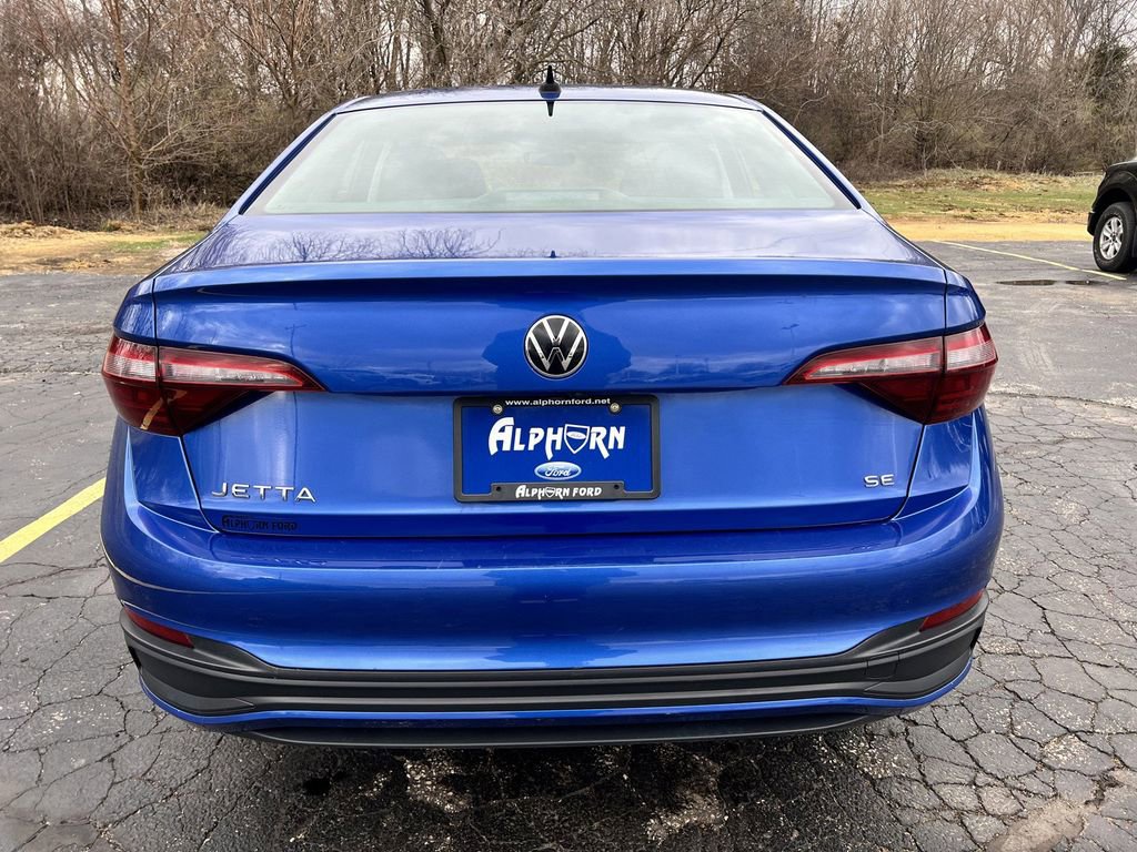 Used 2024 Volkswagen Jetta SE image 33