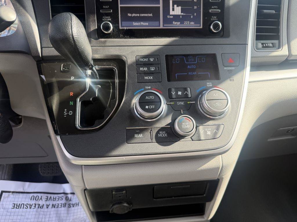 Used 2020 Toyota Sienna L FWD image 17