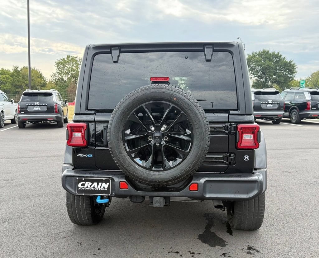 Used 2023 Jeep Wrangler Unlimited Sahara w/ Cold Weather Group AWD/4WD image 6