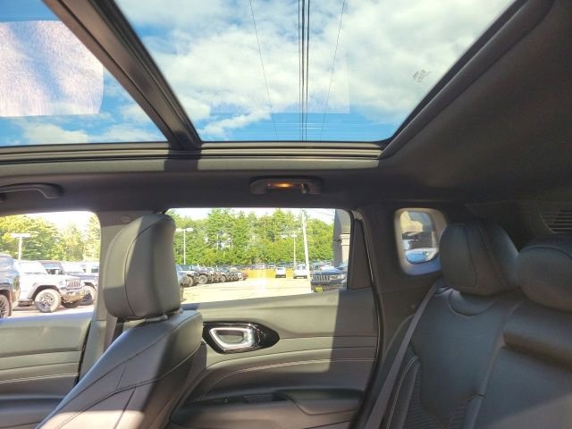 Used 2024 Jeep Compass Latitude w/ Sun and Sound Group AWD/4WD image 24