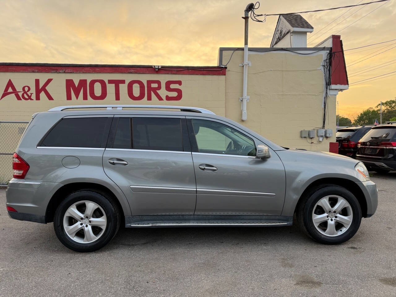 Used 2011 Mercedes-Benz GL 450 4MATIC image 9