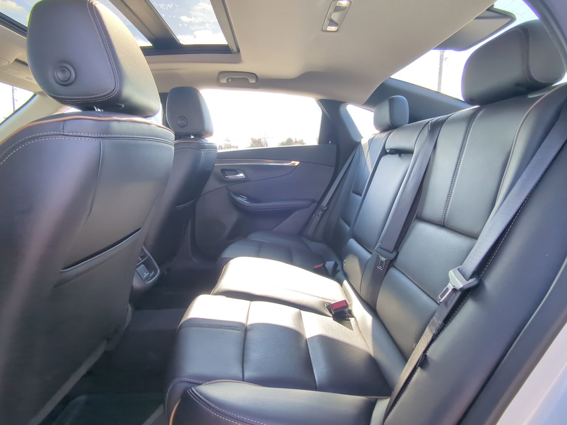 Used 2017 Chevrolet Impala Premier w/ Enhanced Convenience Package image 19