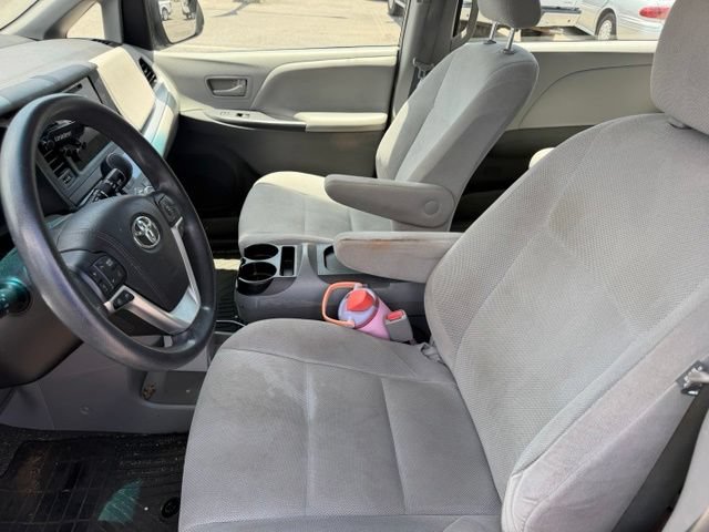 Used 2015 Toyota Sienna L FWD image 10