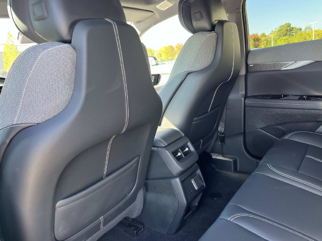 Used 2025 Cadillac Optiq Sport 1 AWD/4WD image 18