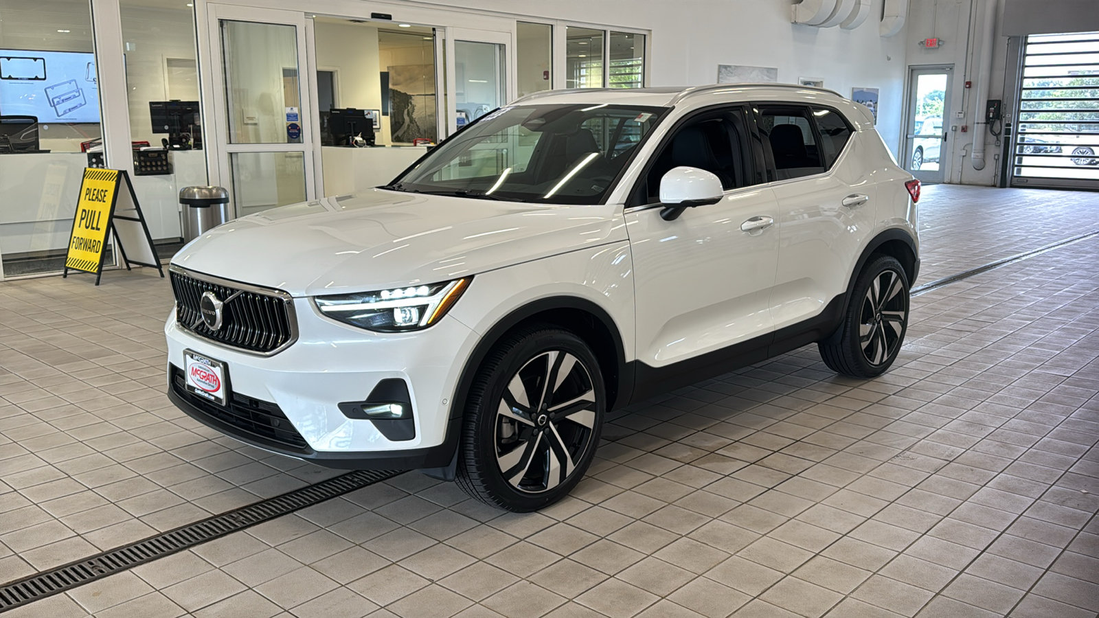 Used 2023 Volvo XC40 B5 Ultimate w/ Protection Package Premier AWD/4WD image 9