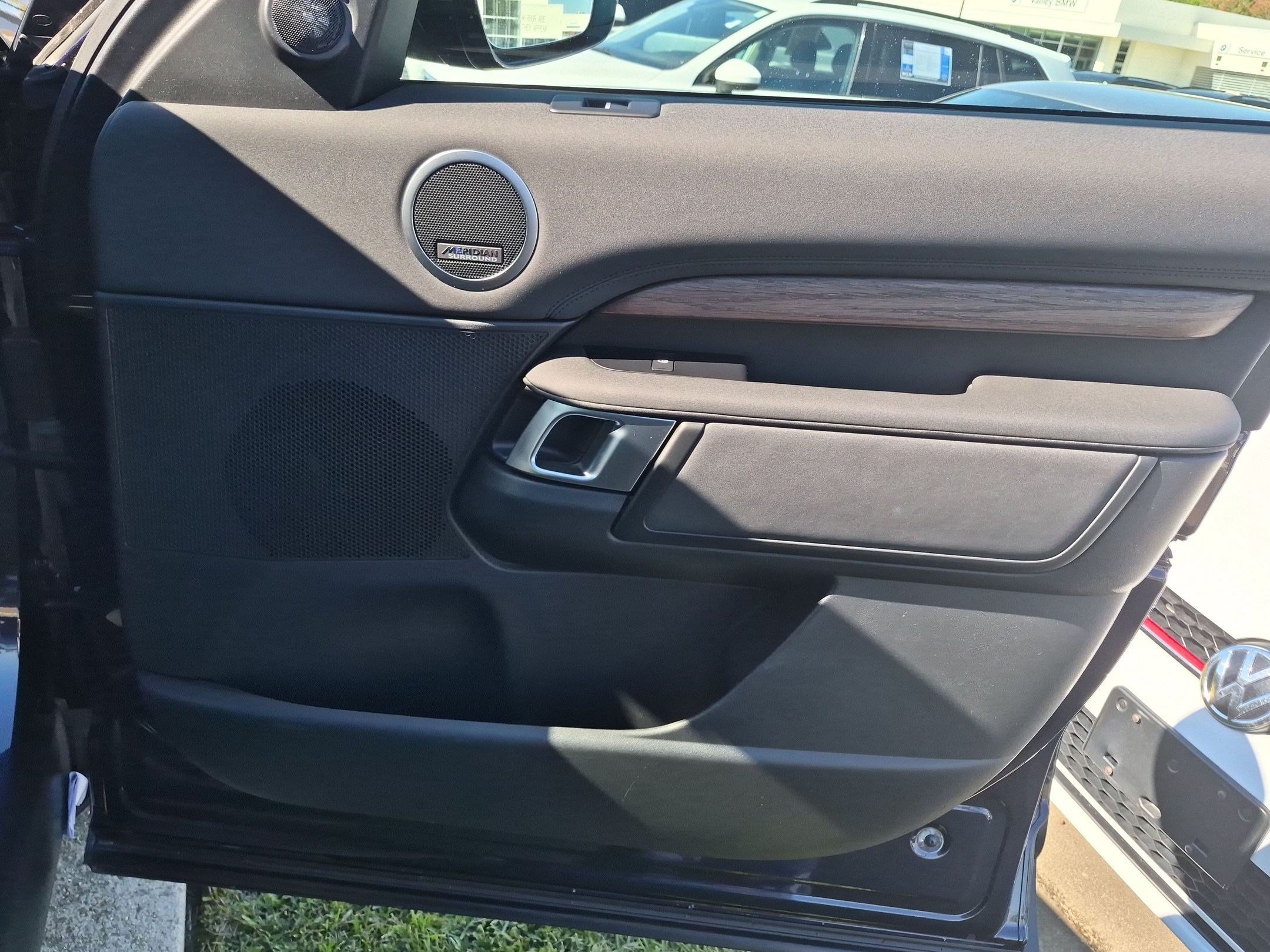 Used 2019 Land Rover Discovery HSE AWD/4WD image 36