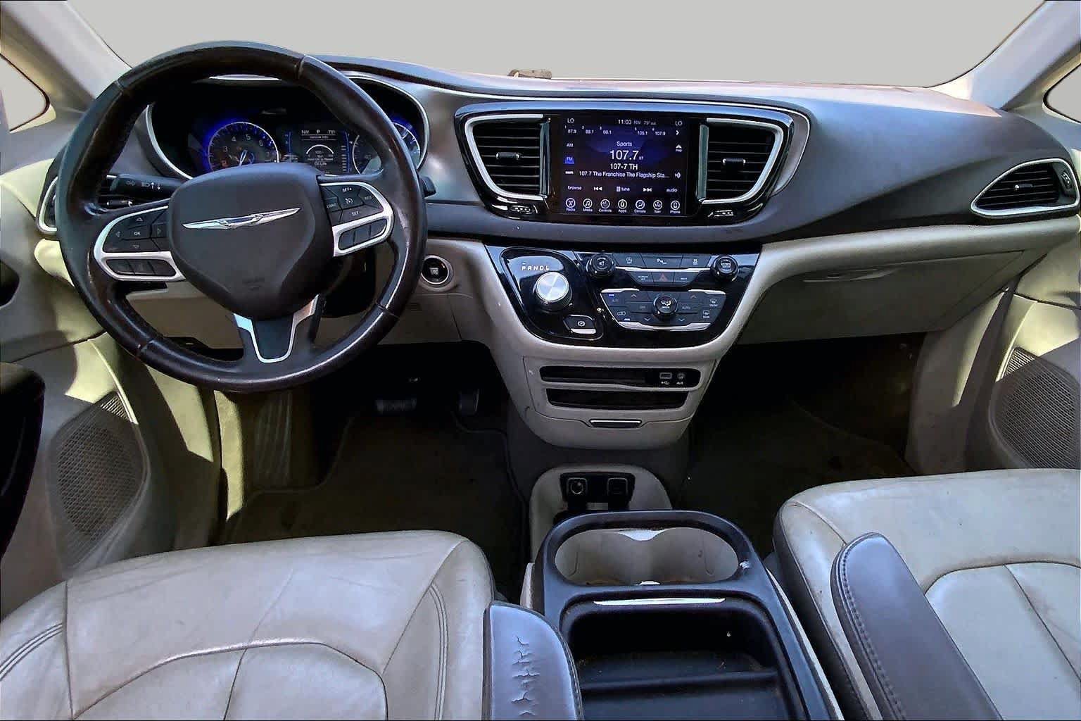 Used 2017 Chrysler Pacifica Touring-L FWD image 13