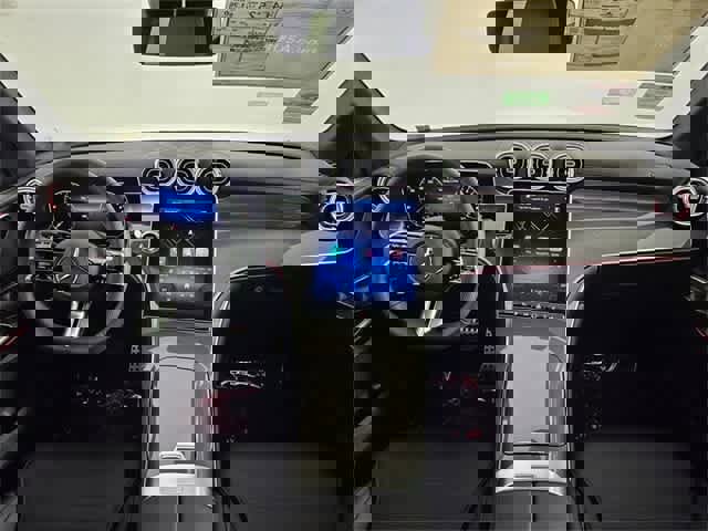 Used 2025 Mercedes-Benz GLC 350e 4MATIC image 15