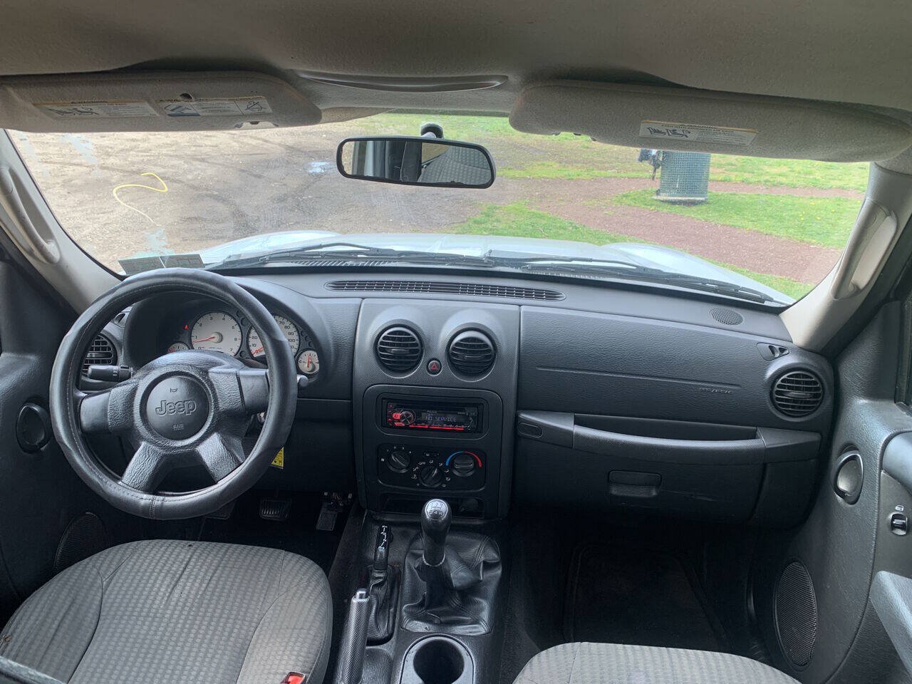 Used 2004 Jeep Liberty Sport w/ PWR Convenience Group AWD/4WD image 9
