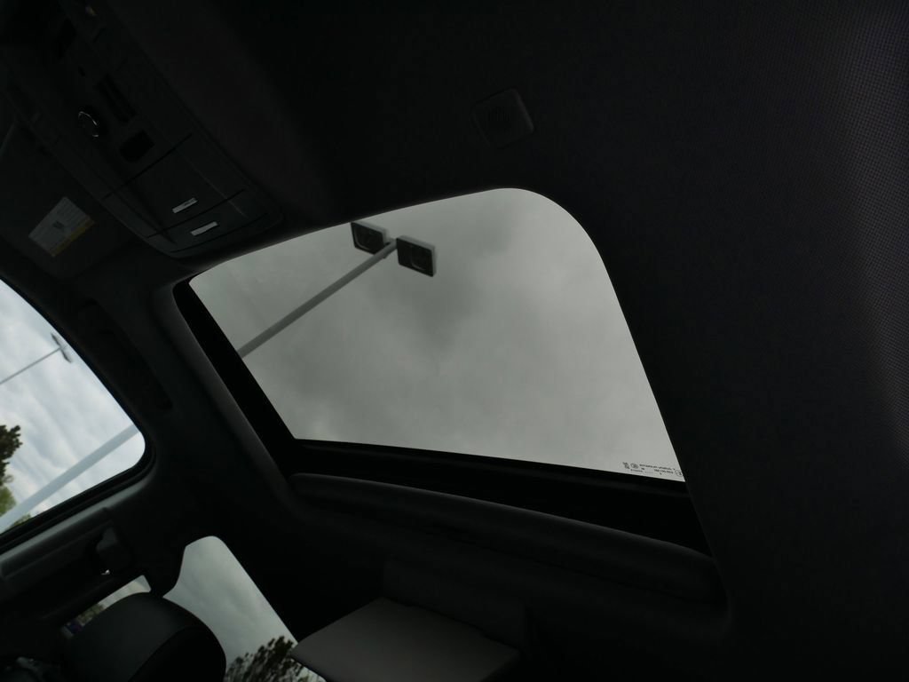 Used 2019 Chevrolet Tahoe Premier AWD/4WD image 32