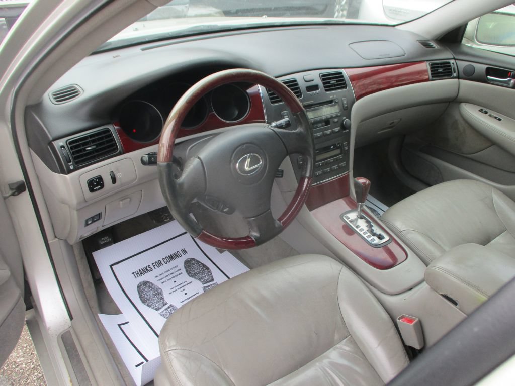 Used 2003 Lexus ES 330 w/ Premium Pkg FWD image 11