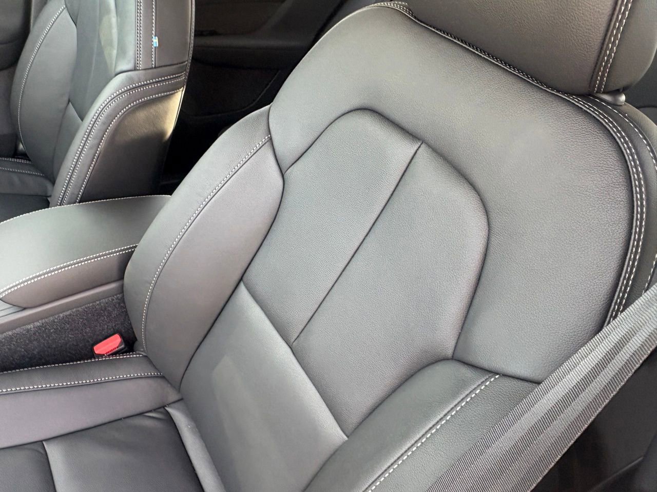 New 2026 Volvo XC40 B5 Core w/ Protection Package Premier image 18