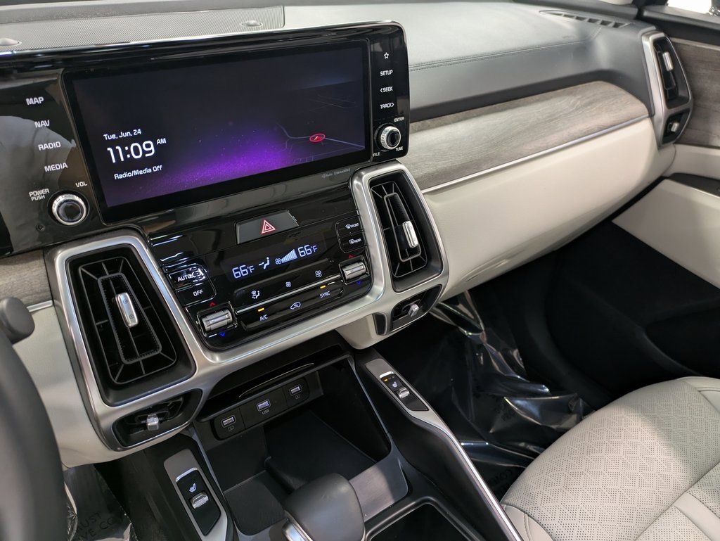 Used 2022 Kia Sorento S w/ Panoramic Sunroof Package image 11