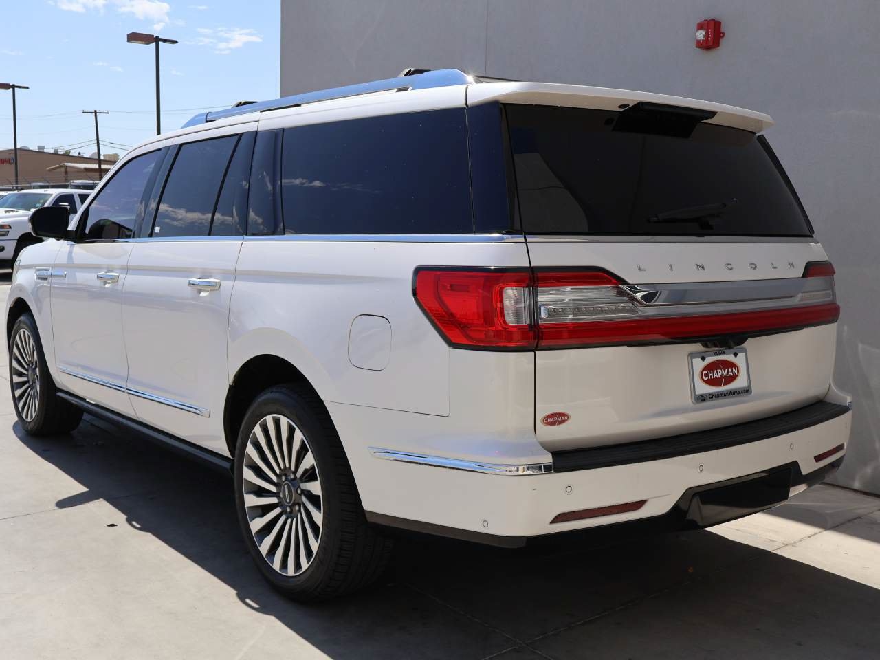 Used 2018 Lincoln Navigator L Reserve w/ Technology Package AWD/4WD image 3