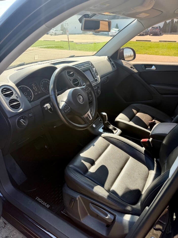 Used 2017 Volkswagen Tiguan S image 8