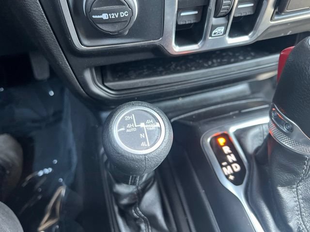 Used 2025 Jeep Wrangler Unlimited Sahara AWD/4WD image 11