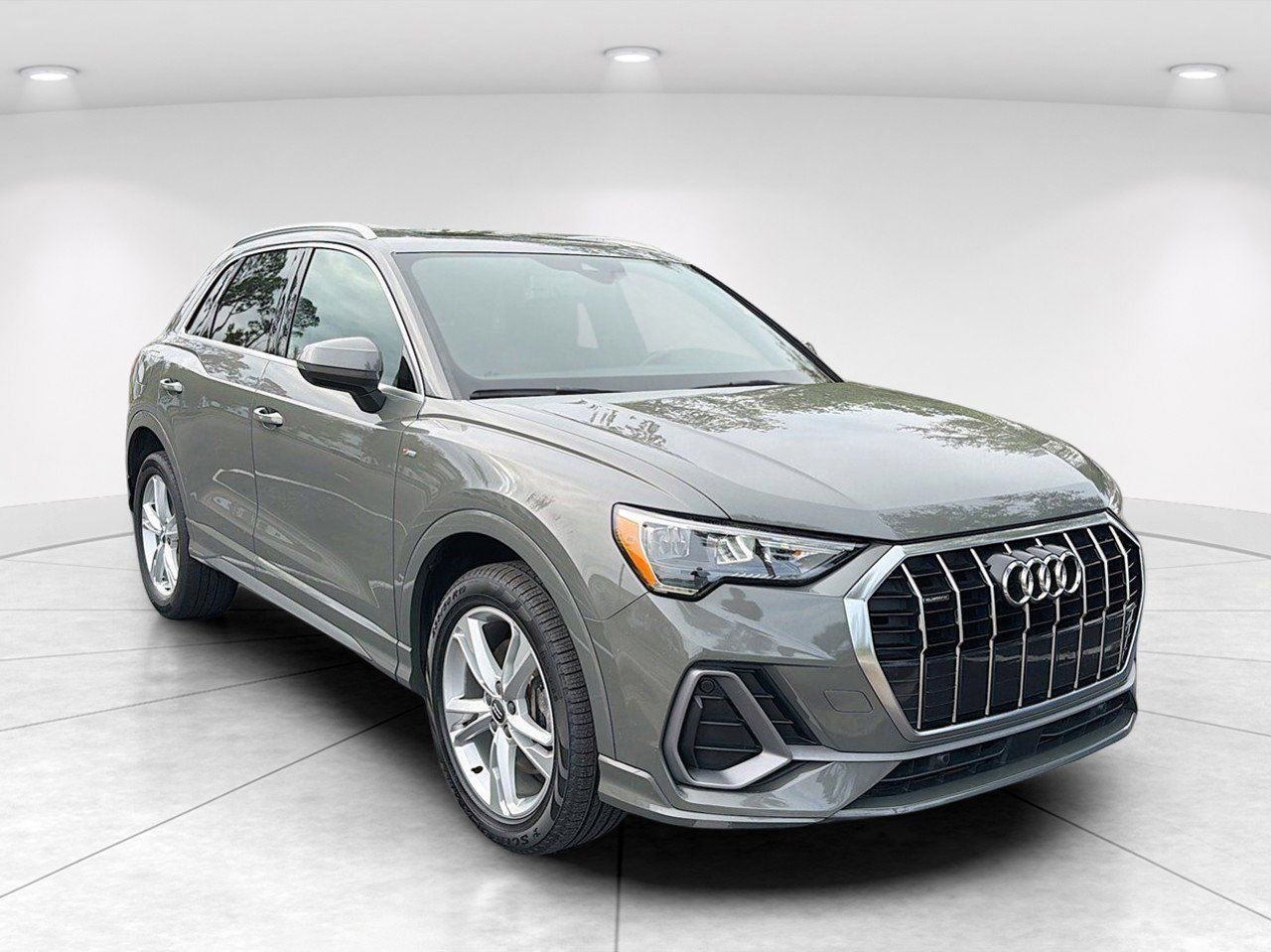 Used 2020 Audi Q3 2.0T Premium w/ Convenience Package image 2