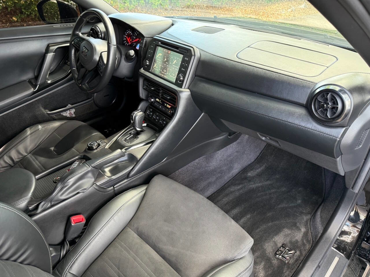 Used 2024 Nissan GT-R Premium w/ Floor Mat Package AWD/4WD image 16