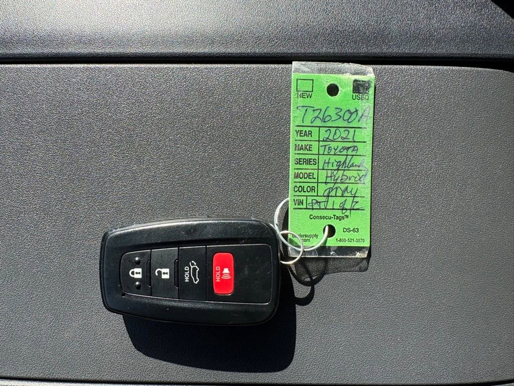 Certified 2021 Toyota Highlander XLE image 31