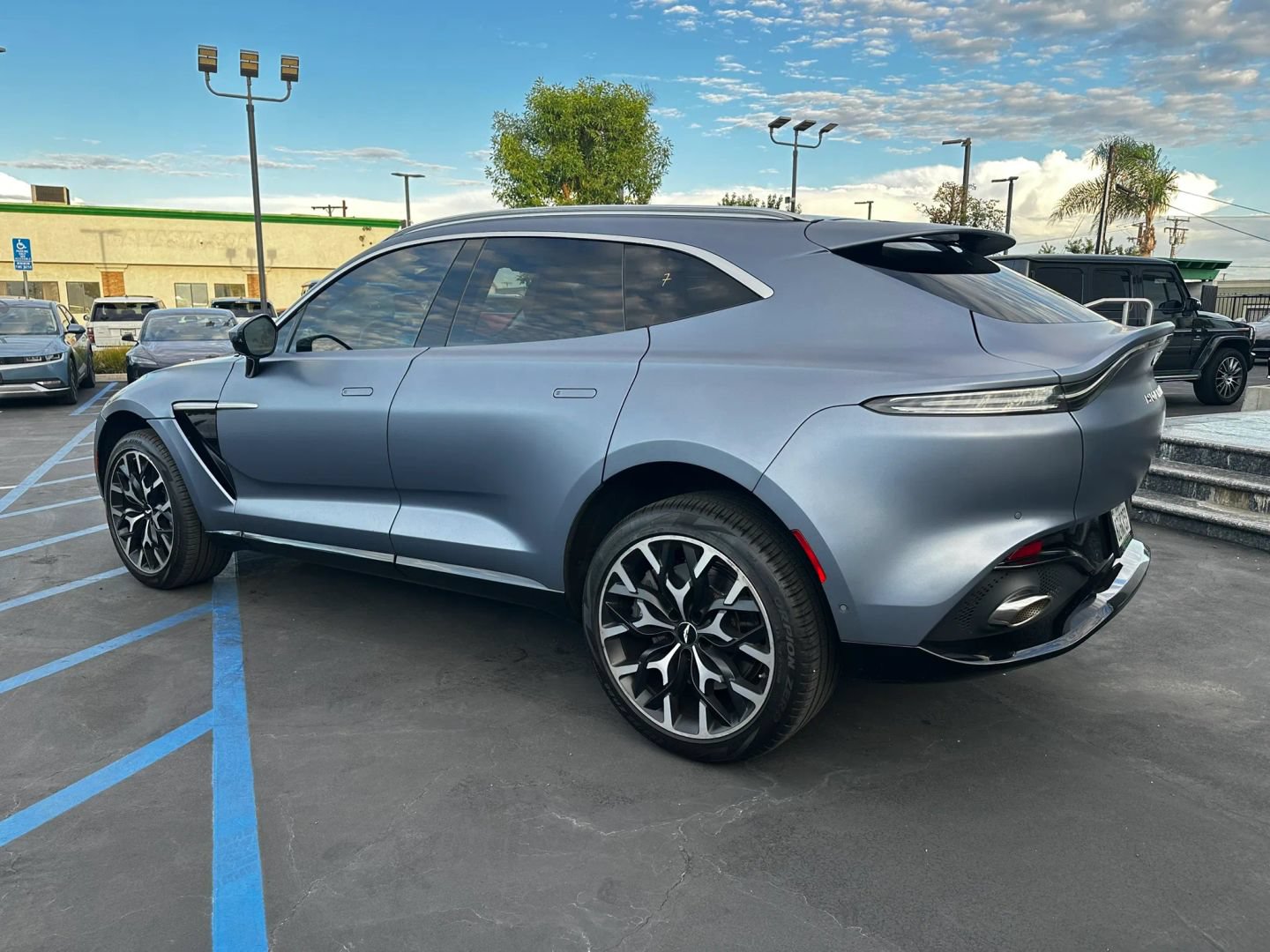 Used 2021 Aston Martin DBX AWD/4WD image 9